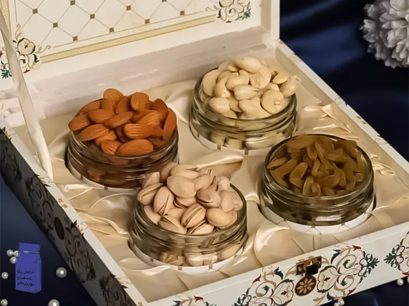 بهترین ایده های بسته بندی آجیل و خشکبار : 2. طرح هاردباکس شیشه‌ای کادویی